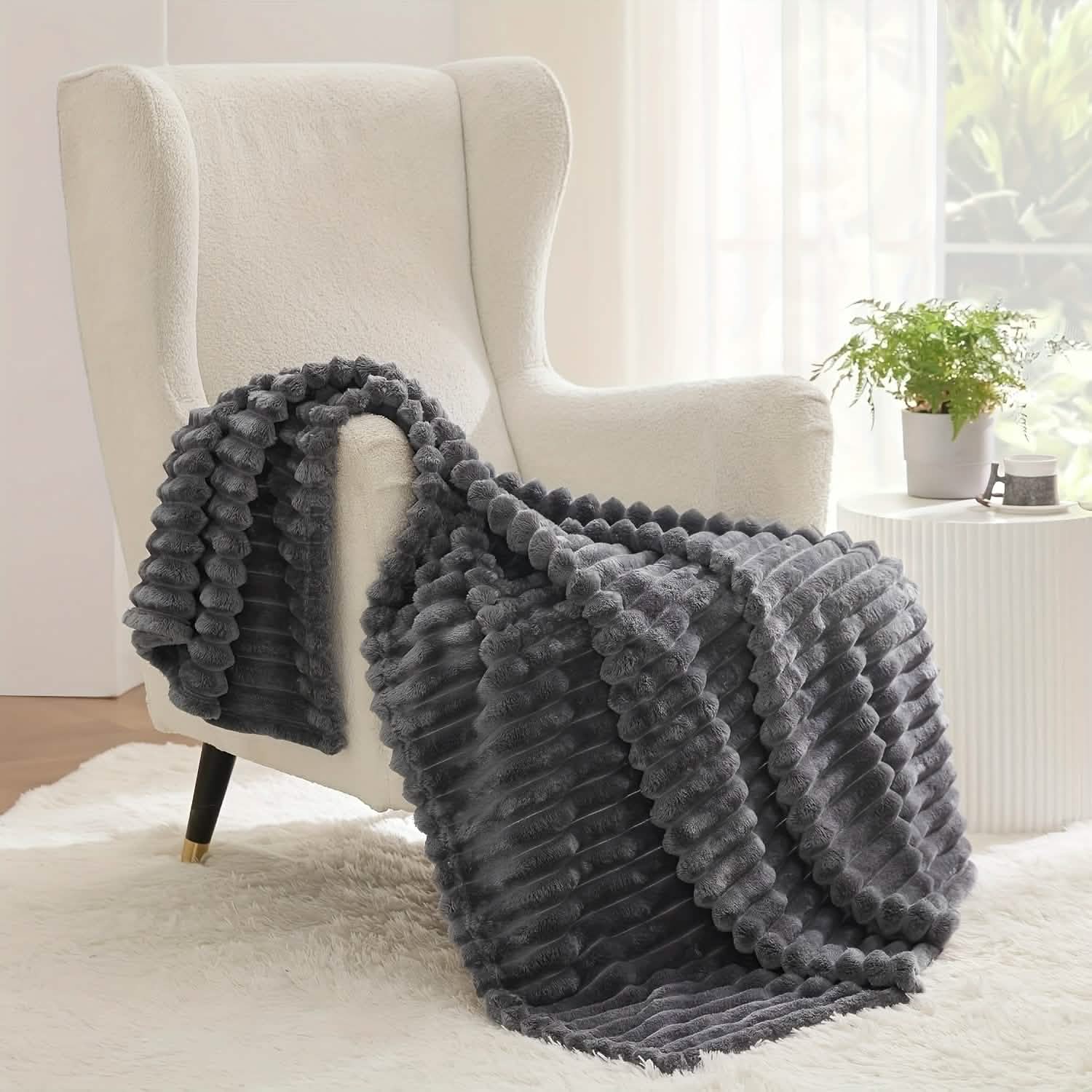 Ultra-Soft Double-Sided Fleece Blanket – Gray (All-Season)